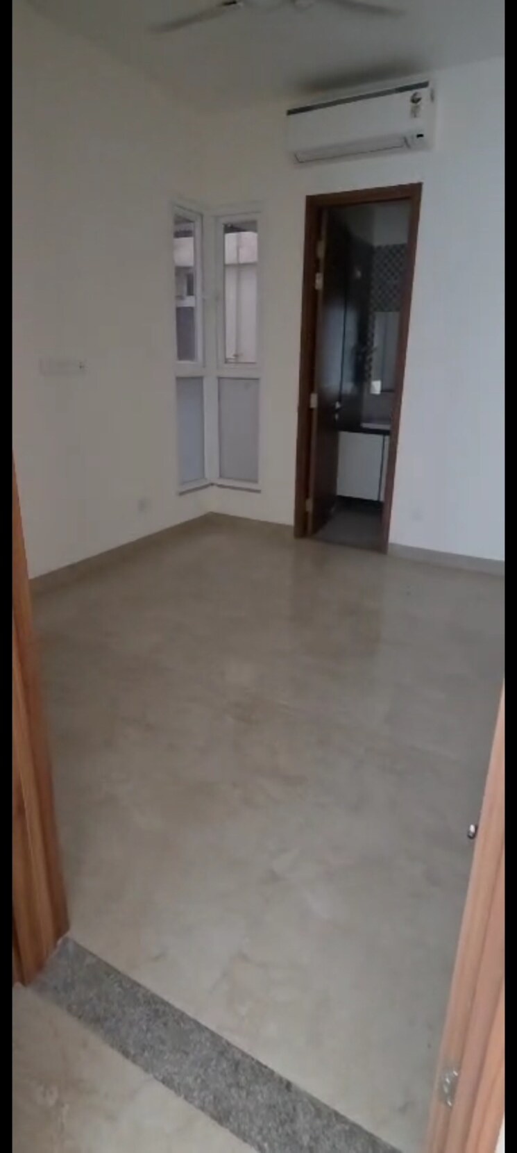 Room, wave city 4 Bedroom 2385 Sq.Ft. Apartment In Wave City Ghaziabad 9412372