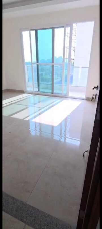 Room in 4 BHK Apartment at Wave City – for Rent