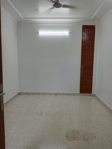 Room in 3 BHK Builder Floor at Sant Nagar – for Rent