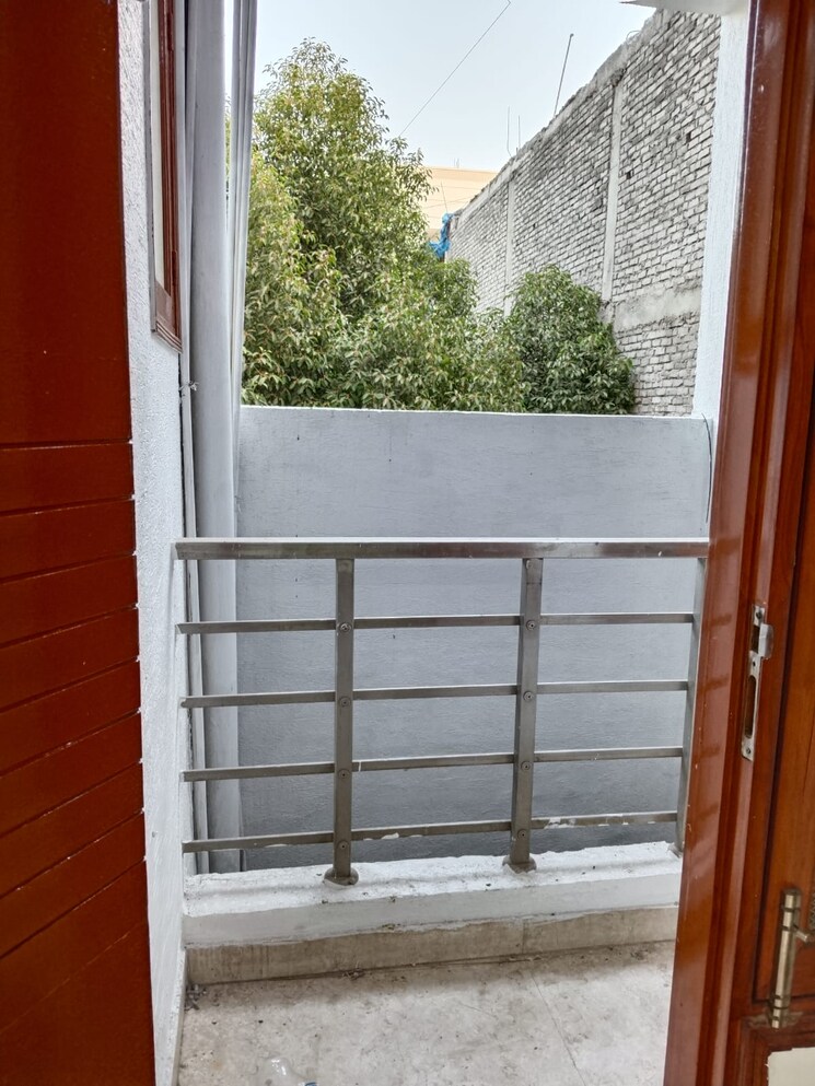 Balcony, sant nagar 3 Bedroom 1250 Sq.Ft. Builder Floor In Sant Nagar Delhi 9412481