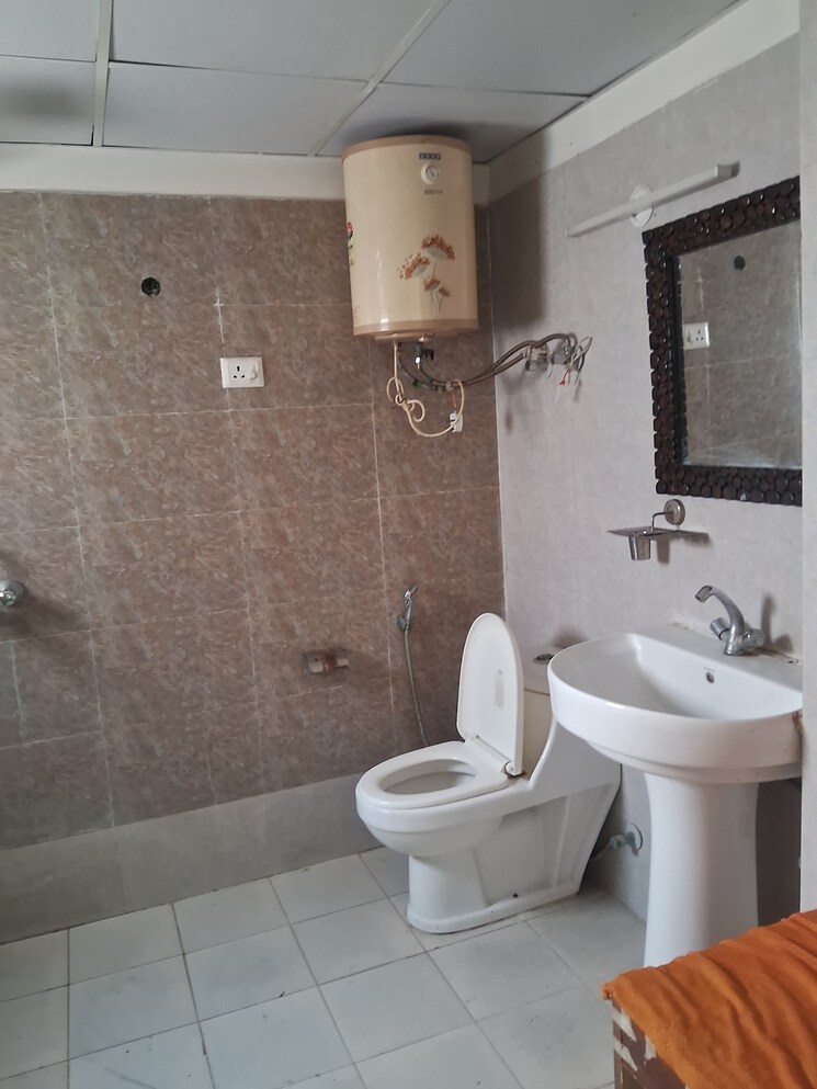 Bathroom, mittal-rajnagar-residency 3.5 Bedroom 1674 Sq.Ft. Apartment In Raj Nagar Extension Ghaziabad 9412580