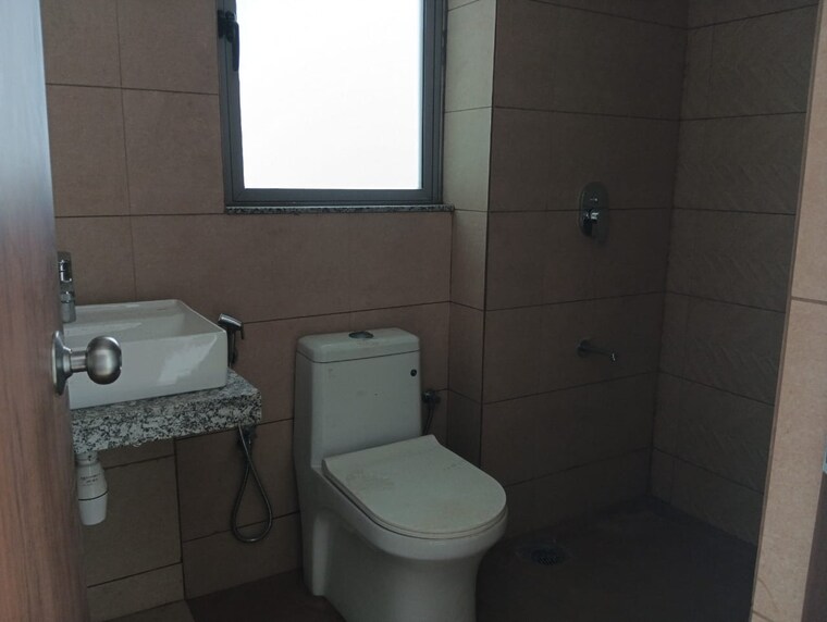Bathroom, kalpataru-immensa 2 Bedroom 600 Sq.Ft. Apartment In Kolshet Road Thane 9412576