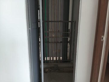 2 BHK Apartment – Entrance View at Kalpataru Immensa, Kolshet Road - for Sale