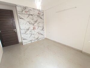 Room in 3.5 BHK Apartment at Smart World Gems, Sector 89 – for Rent