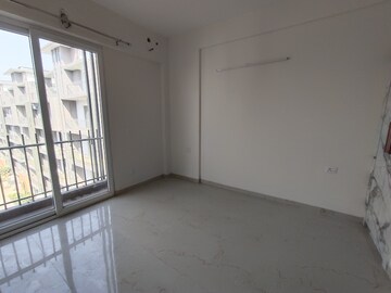 Room in 3.5 BHK Apartment at Smart World Gems, Sector 89 – for Rent