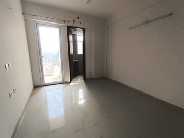 Room in 3.5 BHK Apartment at Smart World Gems, Sector 89 – for Rent