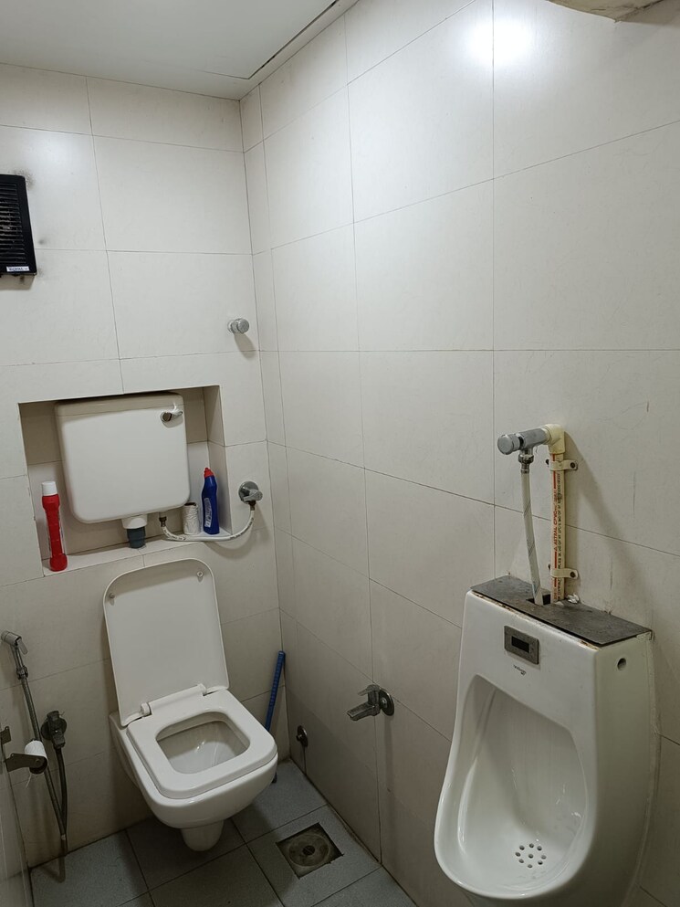 Bathroom, vishwa-plan-s-business-park Commercial Office Space 575 Sq.Ft. In Nerul Navi Mumbai 9412699