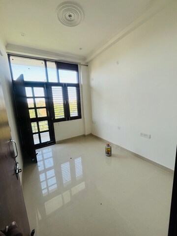 Room in 1 BHK Builder Floor at Sector 46 – for Rent