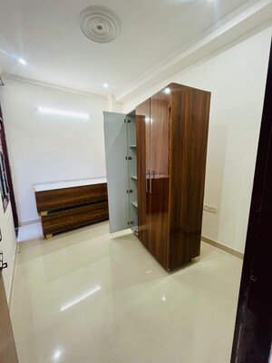 Room in 1 BHK Builder Floor at Sector 46 – for Rent