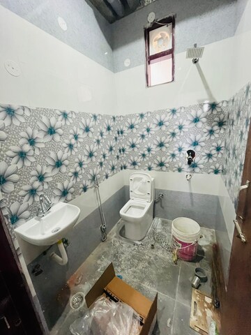 Bathroom in 1 BHK Builder Floor at Sector 46 – for Rent