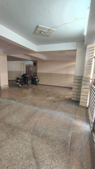 Parking in 3 BHK Builder Floor at Dwarka Mor – for Rent