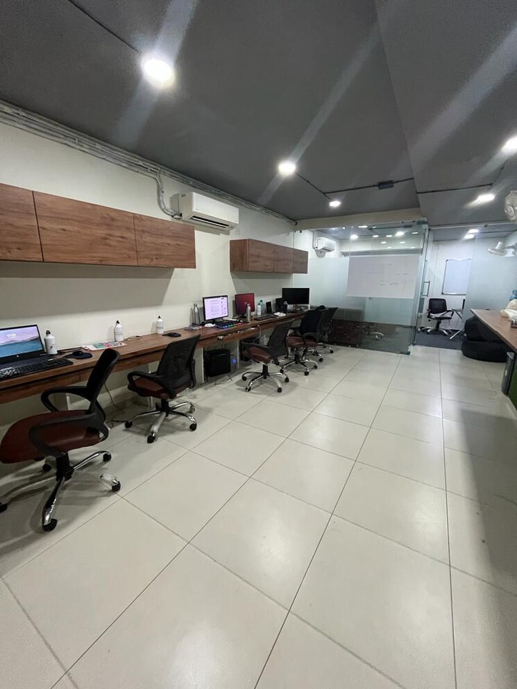 Team Area, shyamal Commercial Office Space 684 Sq.Ft. In Shyamal Ahmedabad 9412780