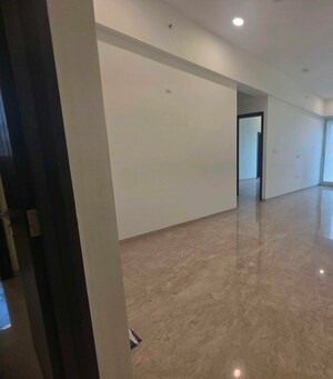 Room in 3 BHK Apartment at Raheja Imperia, Worli – for Rent