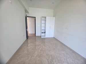 Room in 3 BHK Apartment at Raheja Imperia, Worli – for Rent