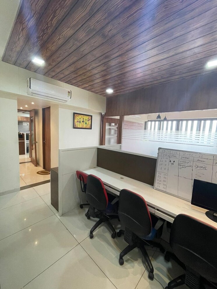 Team Area, vaishnodevi circle Commercial Office Space 1160 Sq.Ft. In Vaishnodevi Circle Ahmedabad 9412845