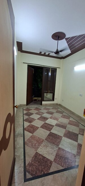 2 BHK Builder Floor For Rent in Vikas Puri