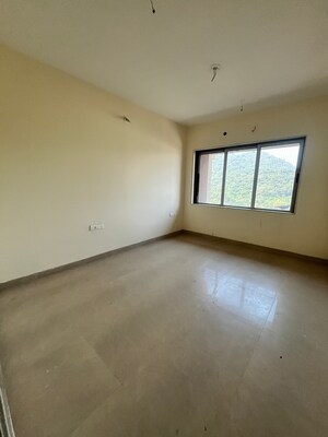 Room in 3.5 BHK Apartment at Bhimjyani Verraton, Thane West – for Sale