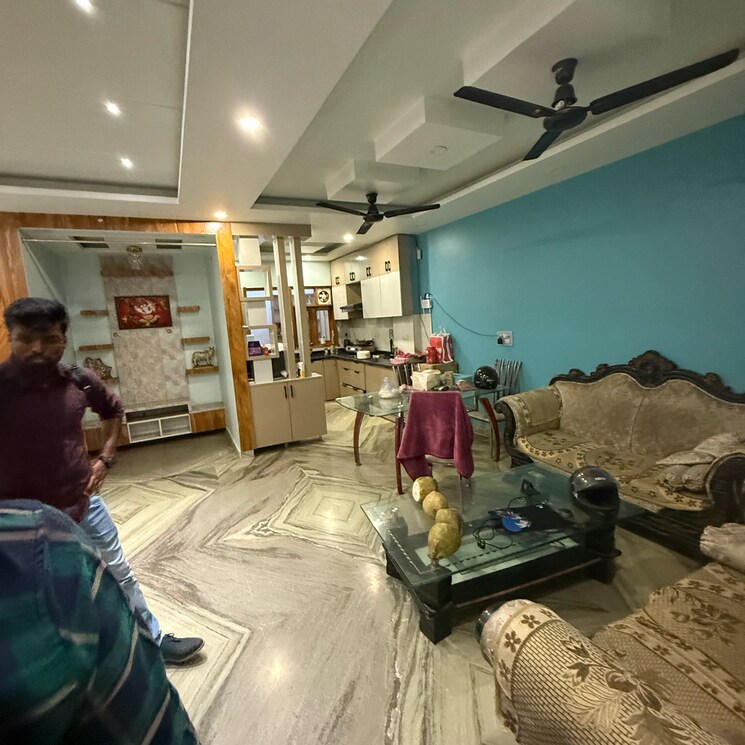 Living Room, sector 63a 3.5 Bedroom 2000 Sq.Ft. Builder Floor In Sector 63a Noida 9412946