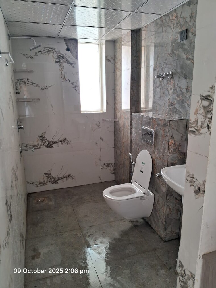 Bathroom, sector 37 3 Bedroom 200 Sq.Ft. Builder Floor In Sector 37 Faridabad 9412965