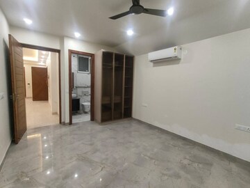 Room in 3 BHK Apartment at Emaar The Palm Drive-The Premier Terraces, Sector 66 – for Sale