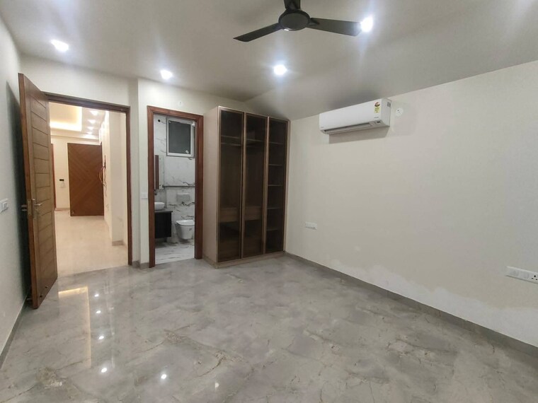 Room, emaar-the-palm-drive-the-premier-terraces 3 Bedroom 1900 Sq.Ft. Apartment In Sector 66 Gurgaon 9412962