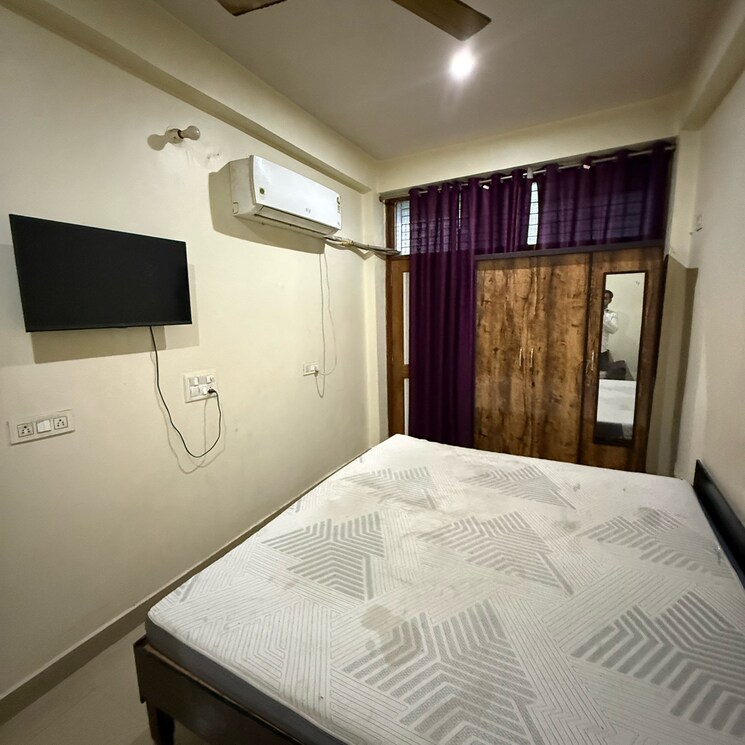 Bedroom, sector 63a 1.5 Bedroom 800 Sq.Ft. Builder Floor In Sector 63a Noida 9412966