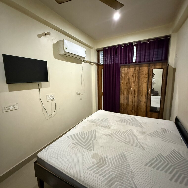 Bedroom, sector 63a 1.5 Bedroom 800 Sq.Ft. Builder Floor In Sector 63a Noida 9412966