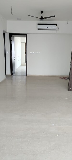 Room in 3 BHK Apartment at Peninsula Celestia Spaces, Parel – for Rent