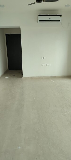 Room in 3 BHK Apartment at Peninsula Celestia Spaces, Parel – for Rent