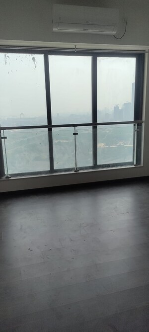 Room in 3 BHK Apartment at Peninsula Celestia Spaces, Parel – for Rent