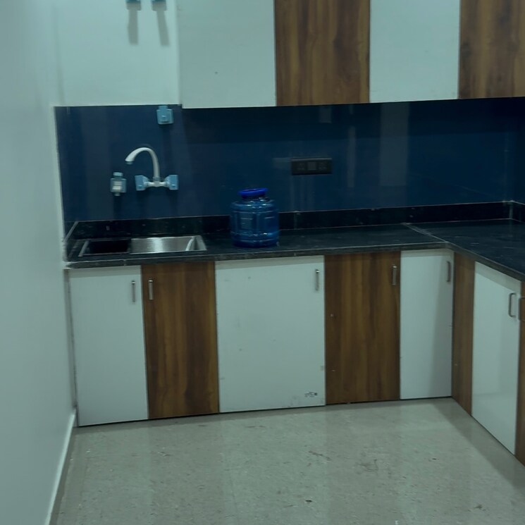 Kitchen, sector 63a 1.5 Bedroom 800 Sq.Ft. Builder Floor In Sector 63a Noida 9413013