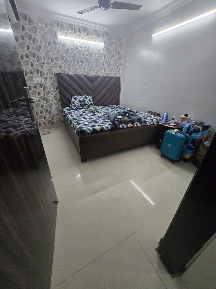 Room, lajpat nagar 4 1.5 Bedroom 600 Sq.Ft. Builder Floor In Lajpat Nagar 4 Delhi 9413048