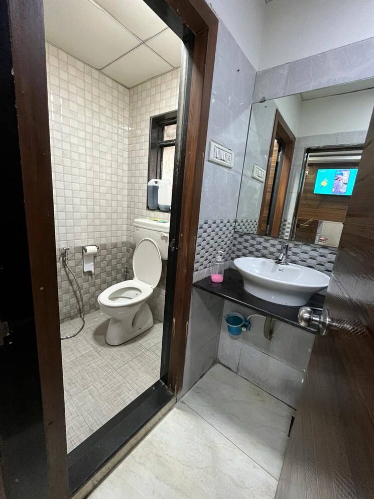 Bathroom, gajra-g-square-business-park Commercial Office Space 1202 Sq.Ft. In Vashi Sector 30a Navi Mumbai 9413023