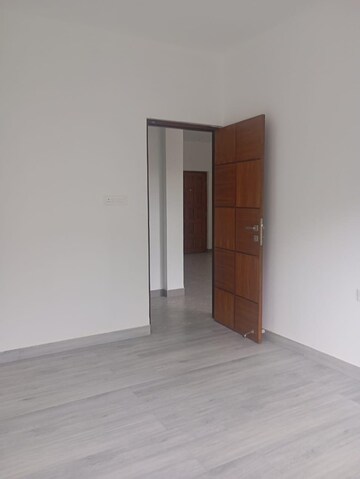 Room in 2 BHK Apartment at Dona Paula – for Sale