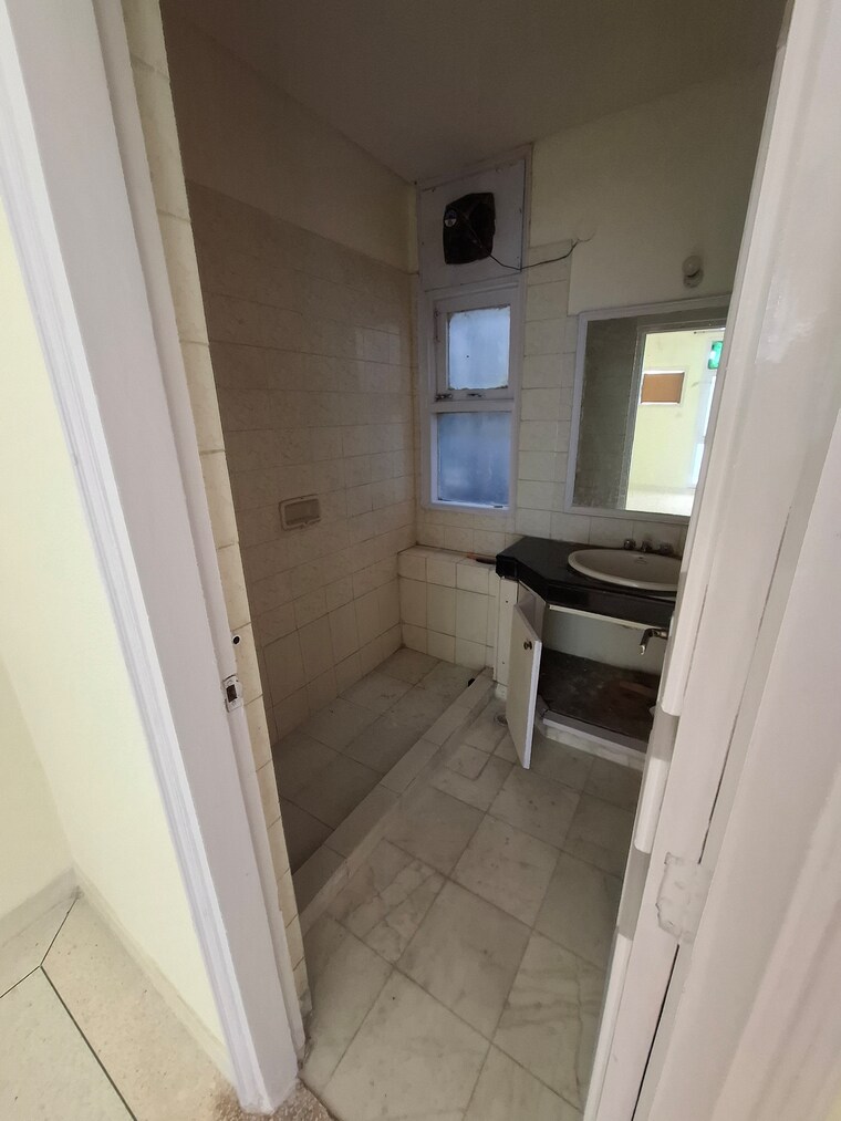 Bathroom, kohli-one-malibu-town 3 Bedroom 275 Sq.Yd. Apartment In Sector 47 Gurgaon 9413090