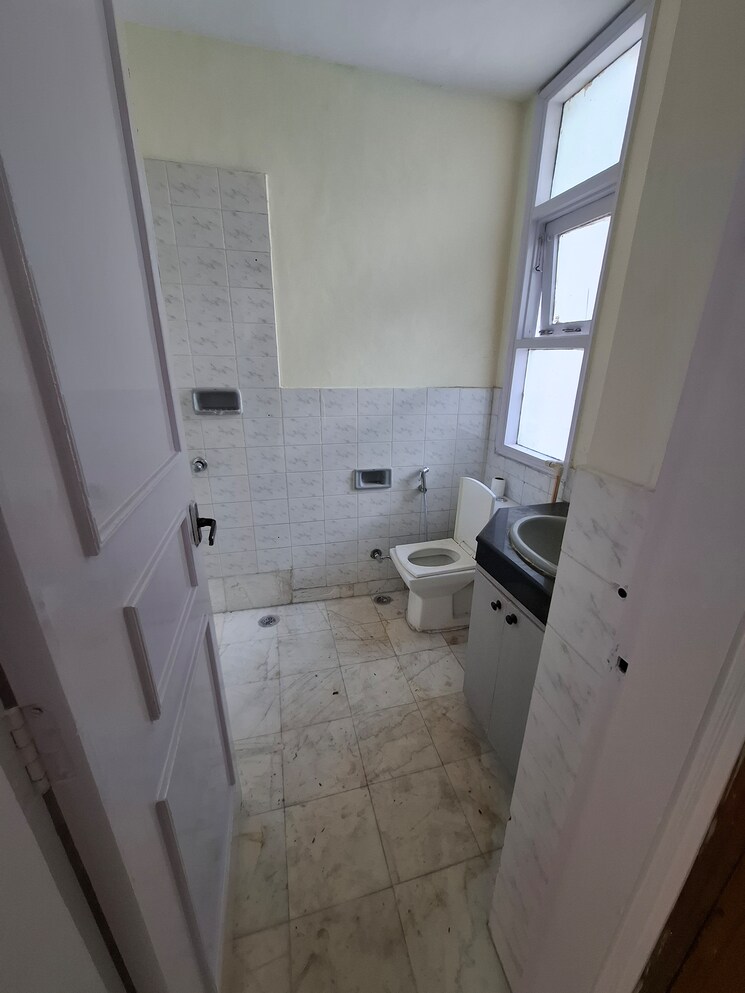 Attached Bathroom, kohli-one-malibu-town 3 Bedroom 275 Sq.Yd. Apartment In Sector 47 Gurgaon 9413090