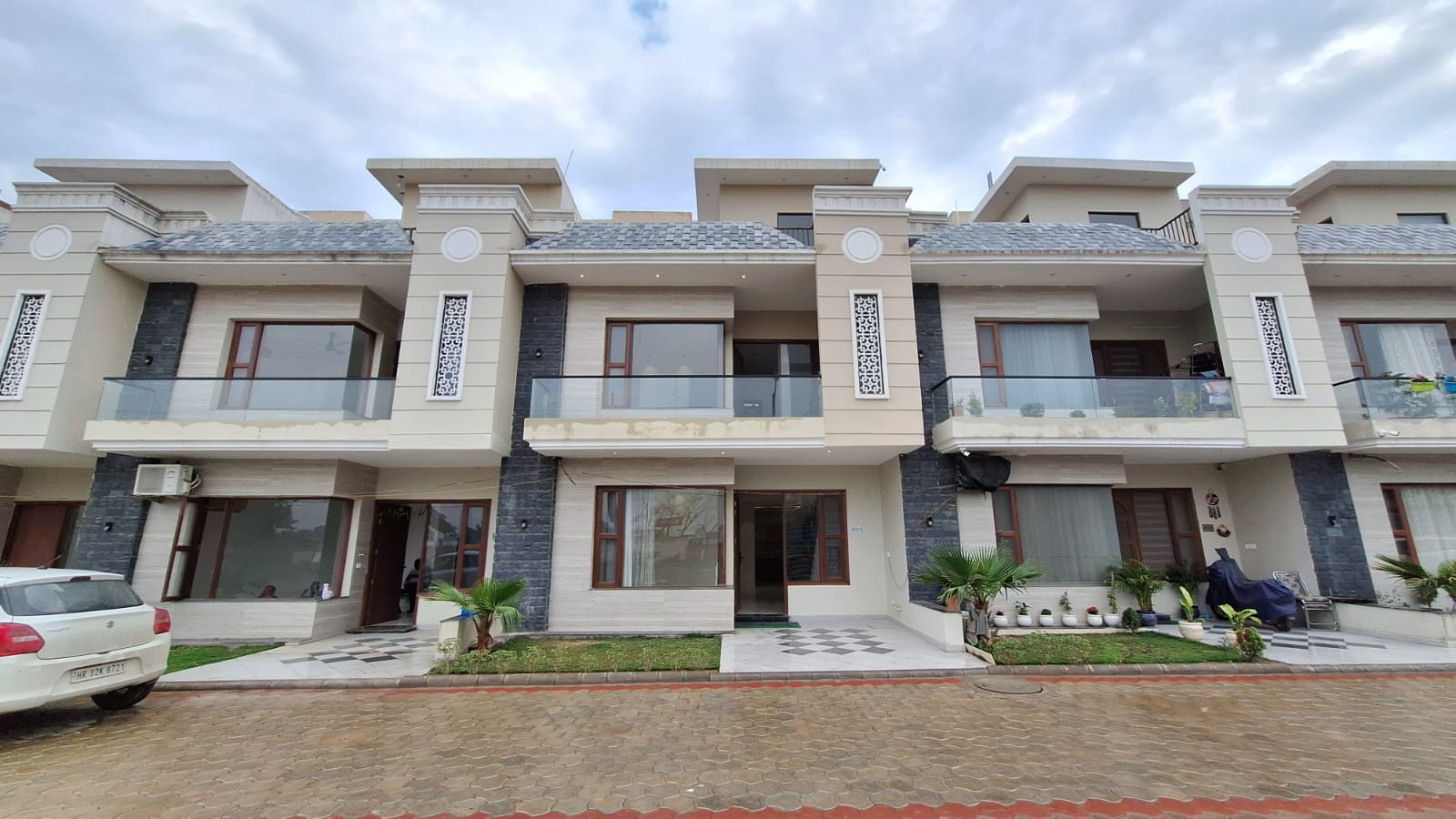 4 BHK Villa For Sale in VIP Road