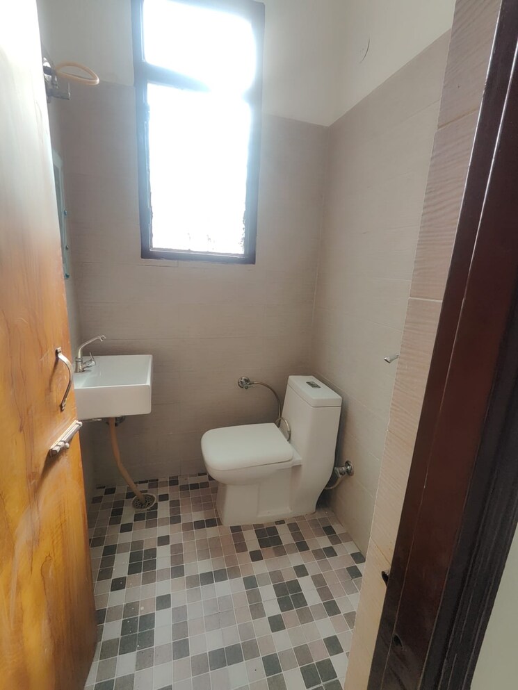 Bathroom, dhakoli 3 Bedroom 900 Sq.Ft. Apartment In Dhakoli Zirakpur 9413131