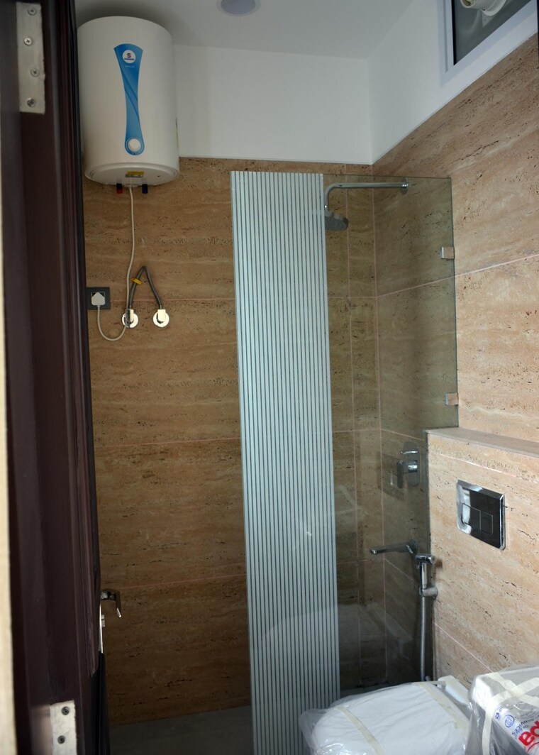 Bathroom, green park 2.5 Bedroom 1300 Sq.Ft. Builder Floor In Green Park Delhi 9413127