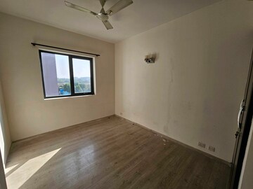 Room in 2 BHK Apartment at Ireo Skyon, Sector 60 – for Rent