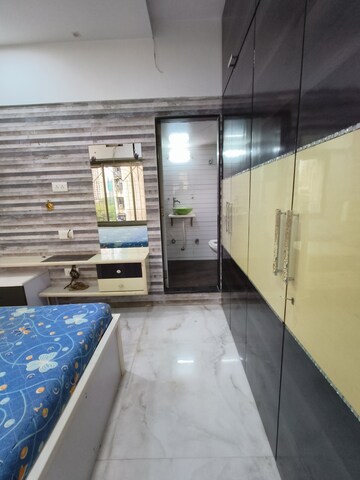 Master Bedroom in 2 BHK Apartment at Borivali West – for Rent