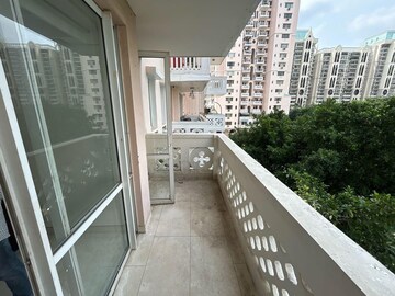 Balcony in 4 BHK Apartment at DLF Trinity Towers, Dlf Phase V – for Rent