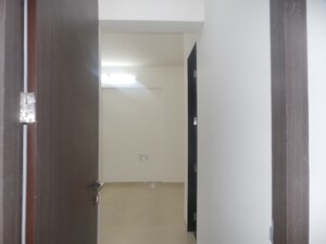 Room in 4 BHK Apartment at DLF Trinity Towers, Dlf Phase V – for Rent