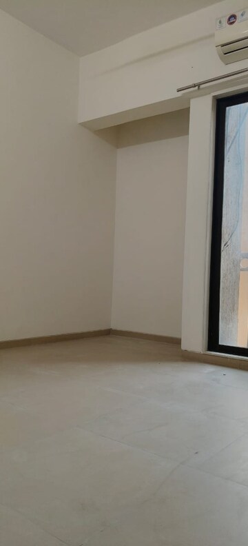 Room in 4 BHK Apartment at Harmony Signature Towers, Owale – for Rent