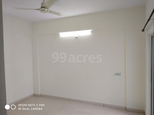 Room in 2 BHK Apartment at Kumar Primavera, Wadgaon Sheri – for Rent