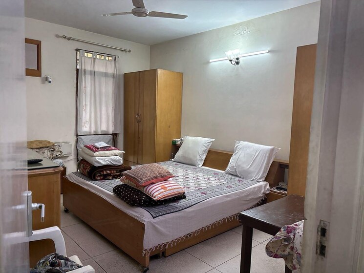 Bedroom, dlf-exclusive-floors-owners-society 3 Bedroom 1500 Sq.Ft. Apartment In Sector 53 Gurgaon 9413252