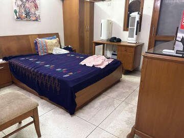 Bedroom in 3 BHK Apartment at DLF Exclusive Floors Owners Society, Sector 53 – for Rent