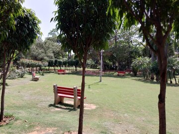 Parking in 3 BHK Apartment at DLF Exclusive Floors Owners Society, Sector 53 – for Rent