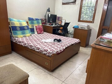 Bedroom in 3 BHK Apartment at DLF Exclusive Floors Owners Society, Sector 53 – for Rent