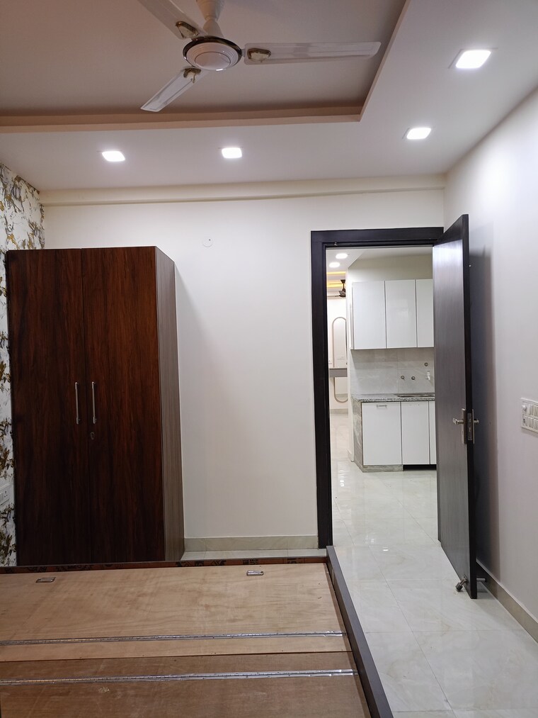 Room, gyan khand ii 2 Bedroom 1000 Sq.Ft. Builder Floor In Gyan Khand ii Ghaziabad 9413278